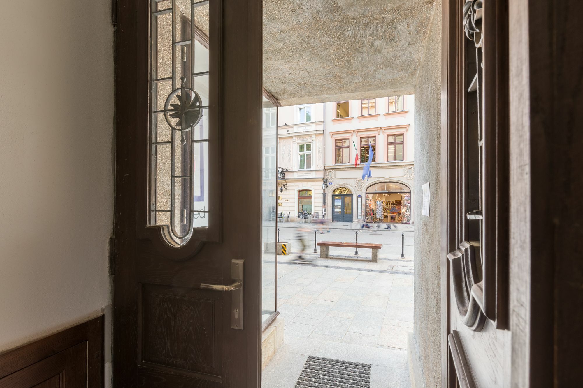 Cadena Gallery Apartments Краков Экстерьер фото